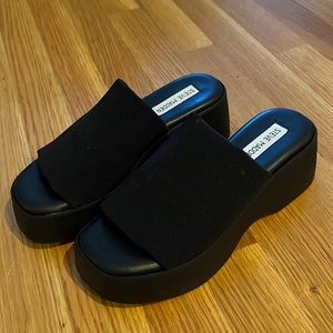 Steve Madden slinky 30 sandal NEVER WORN!